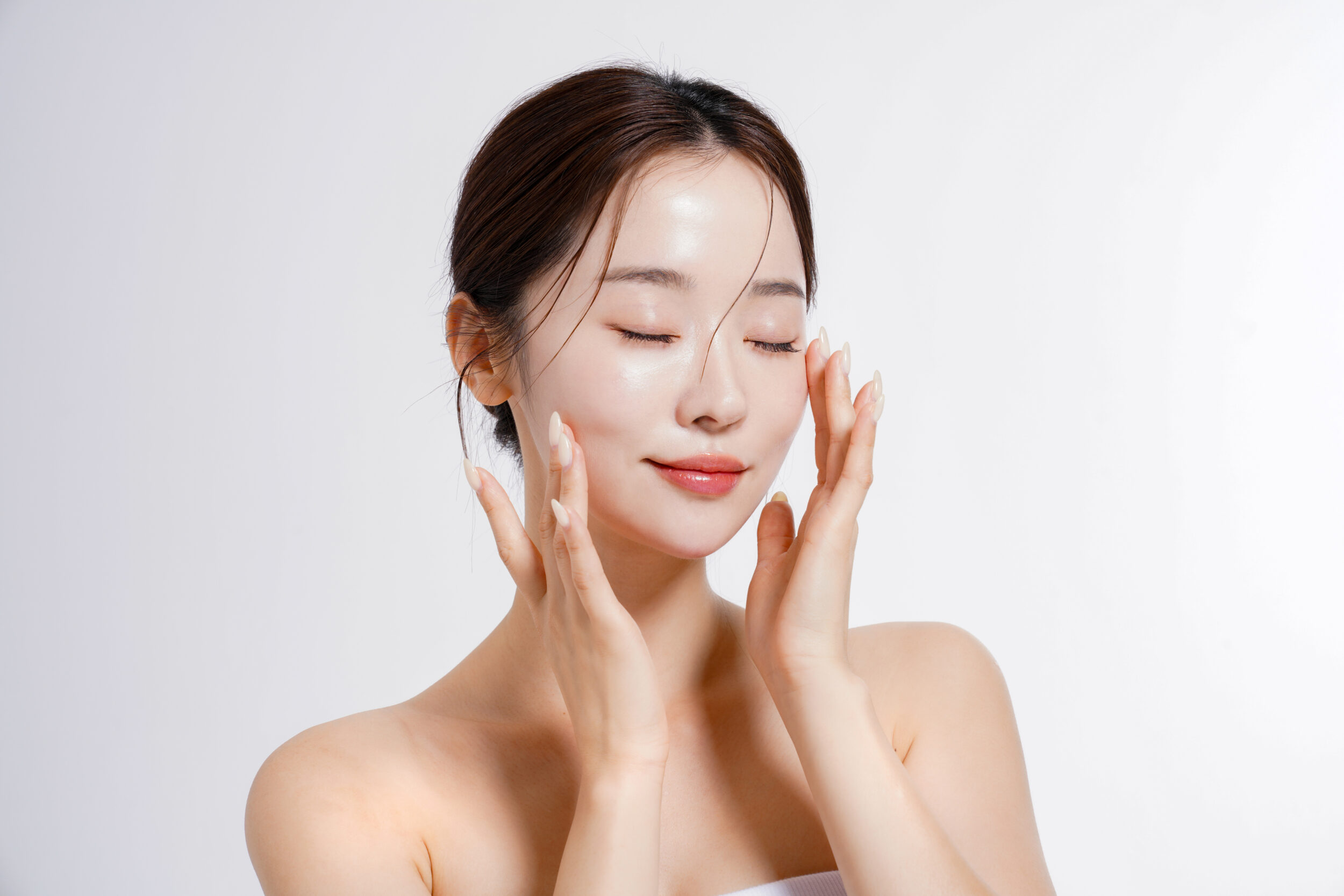 Beauty portrait of a young beautiful Asian woman